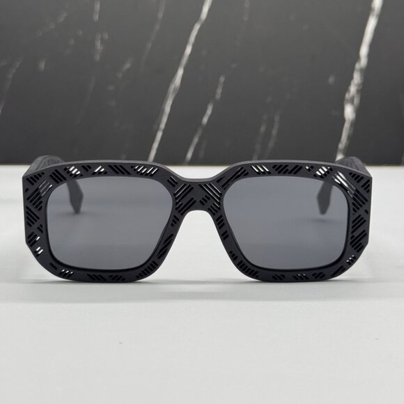 NEW FE40113I 02A FENDI SUNGLASSES MATTE BLACK UNISEX EYEWEAR FENDI - Picture 8 of 15